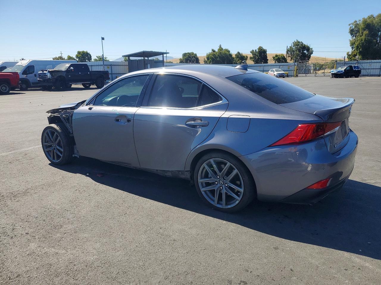 2018 LEXUS IS 300 — снимка 2