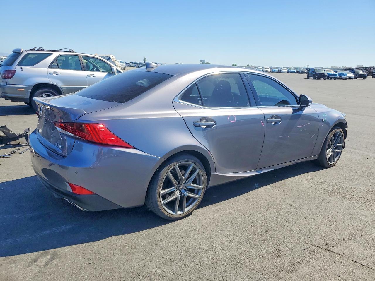 2018 LEXUS IS 300 — снимка 3