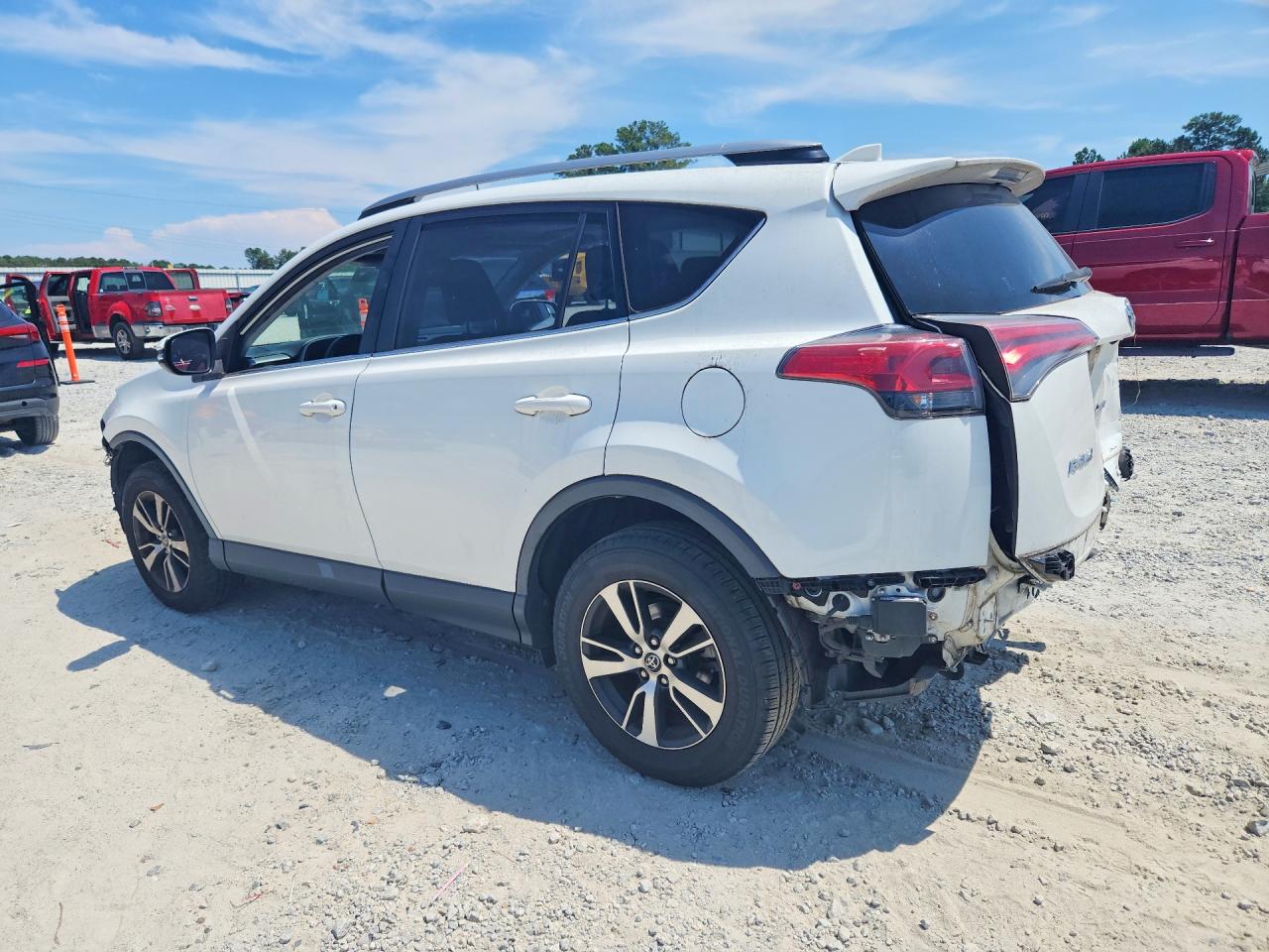 2017 TOYOTA RAV4 XLE — снимка 2