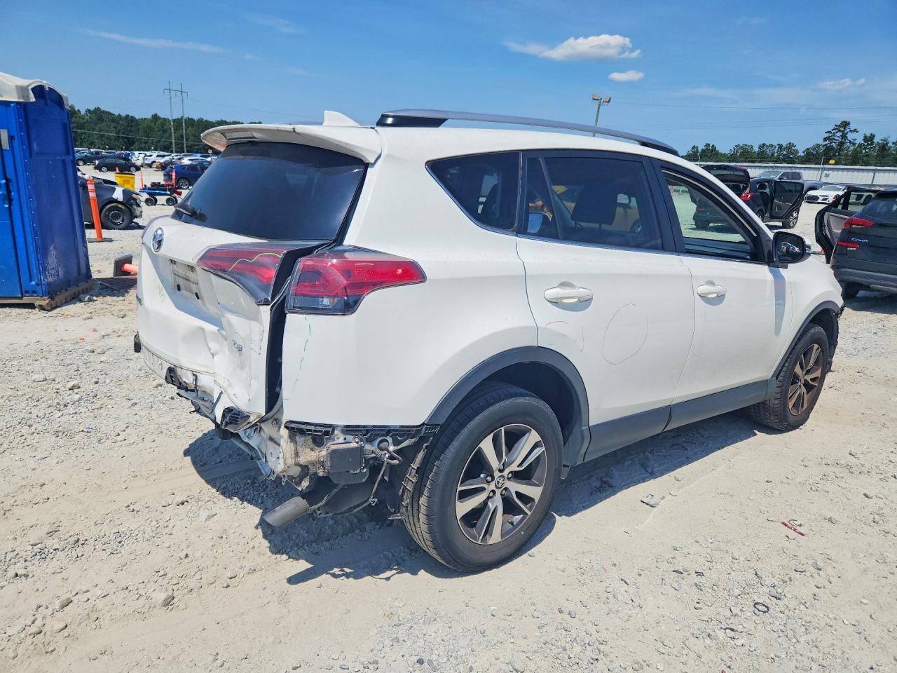 2017 TOYOTA RAV4 XLE — снимка 3