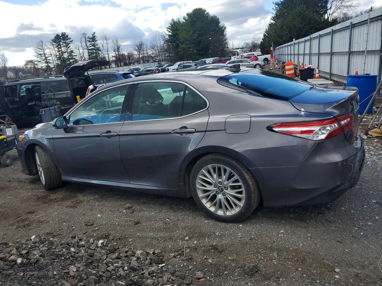 2019 TOYOTA CAMRY XLE — снимка 2