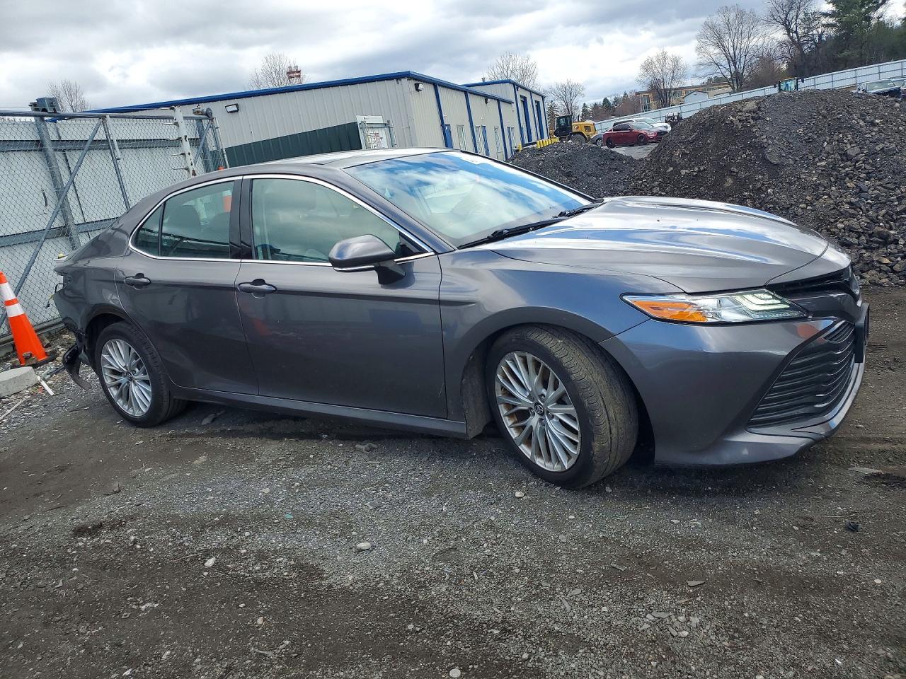 2019 TOYOTA CAMRY XLE — снимка 4