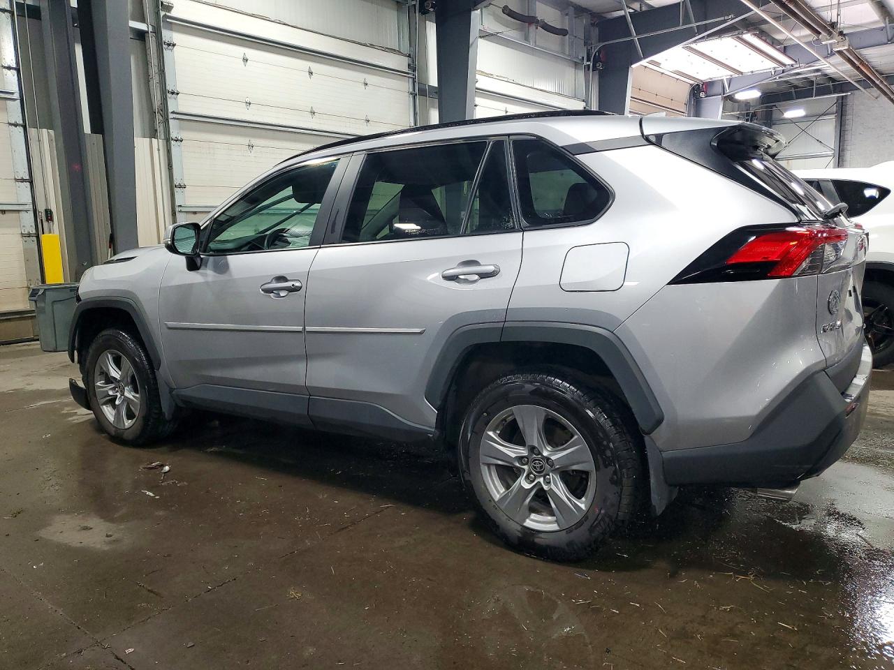 2022 TOYOTA RAV4 XLE — снимка 2