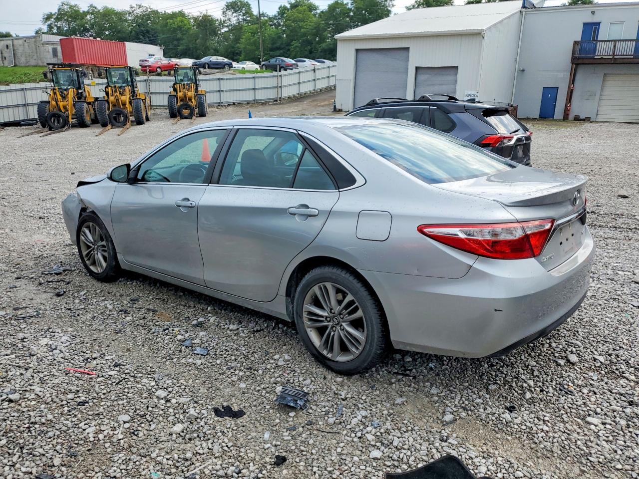 2017 TOYOTA CAMRY SE — снимка 2