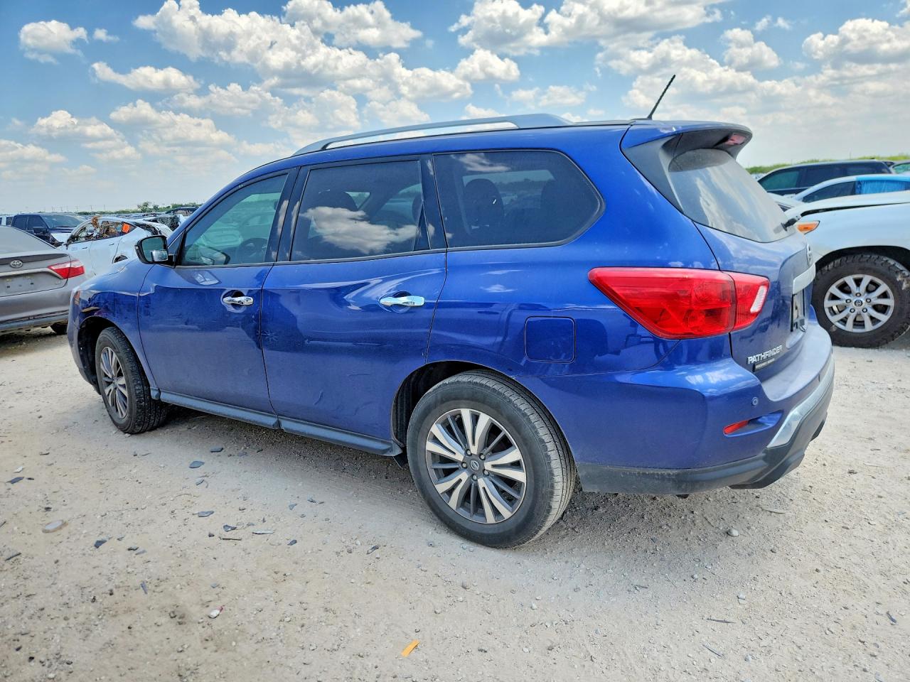 2018 NISSAN PATHFINDER SV — снимка 2