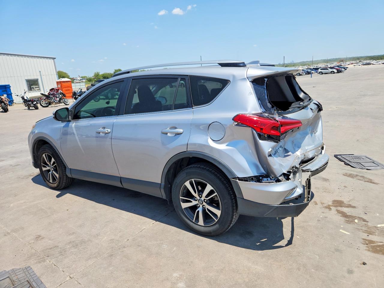 2018 TOYOTA RAV4 XLE — снимка 2
