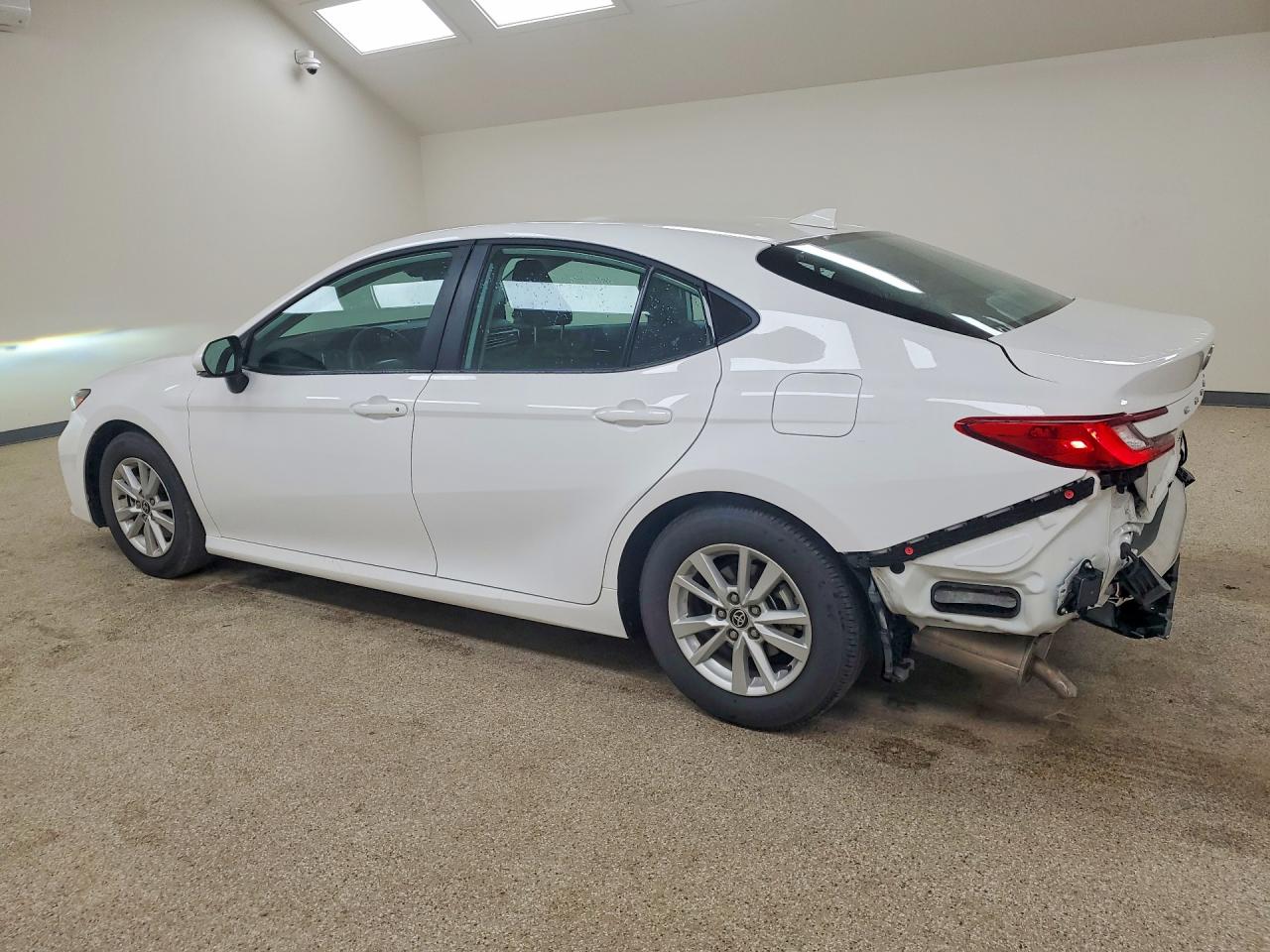 2026 TOYOTA CAMRY LE — снимка 2