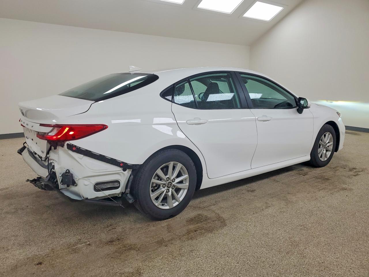 2026 TOYOTA CAMRY LE — снимка 3