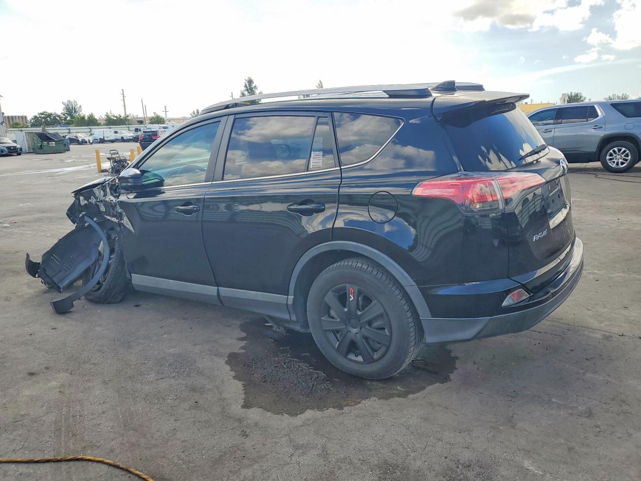 2017 TOYOTA RAV4 LE — снимка 2