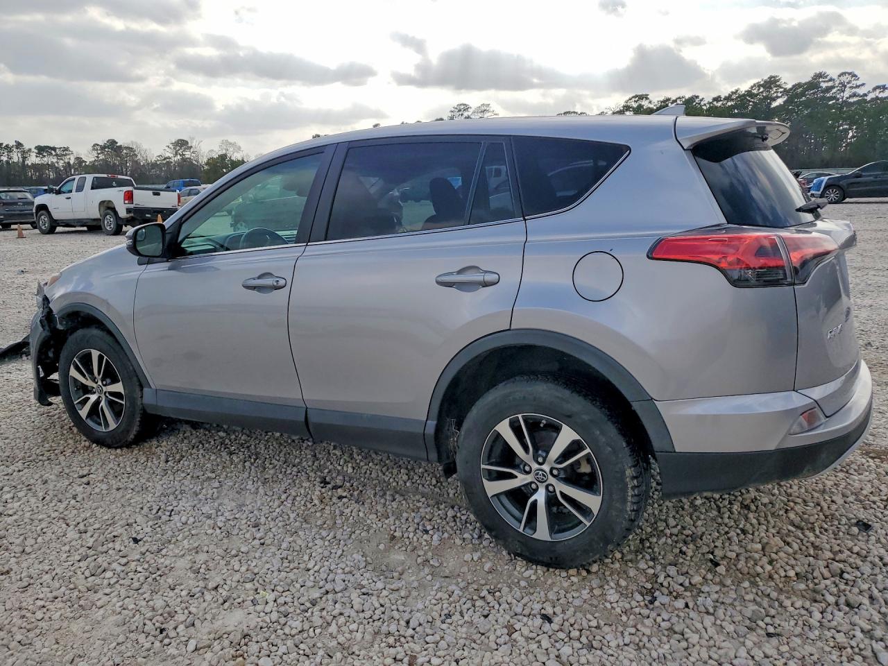 2018 TOYOTA RAV4 XLE — снимка 2