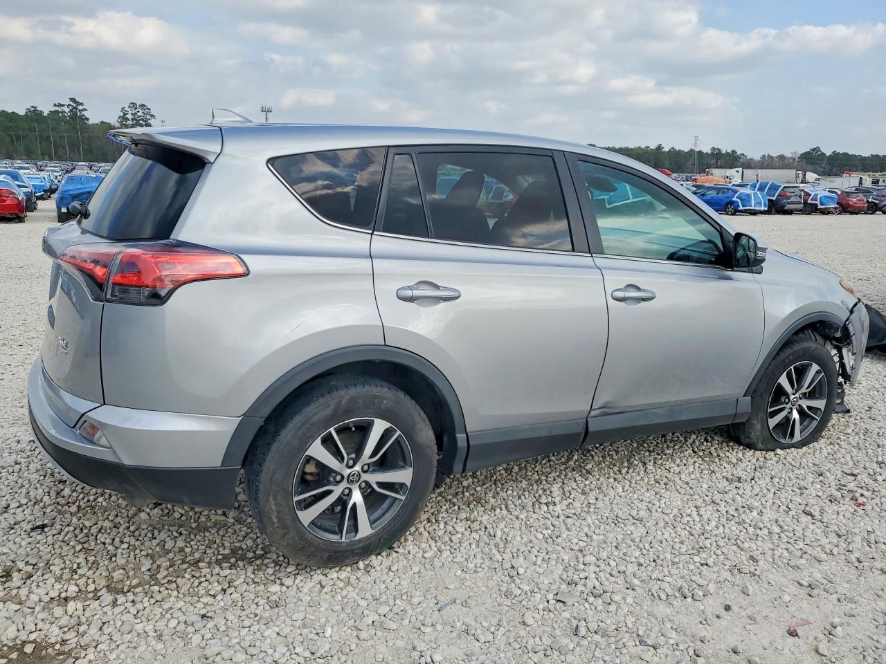 2018 TOYOTA RAV4 XLE — снимка 3
