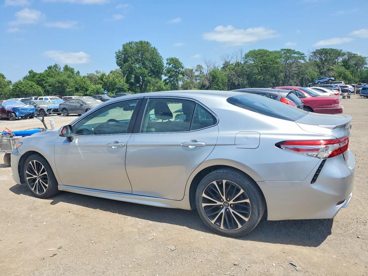 2018 TOYOTA CAMRY SE — снимка 2