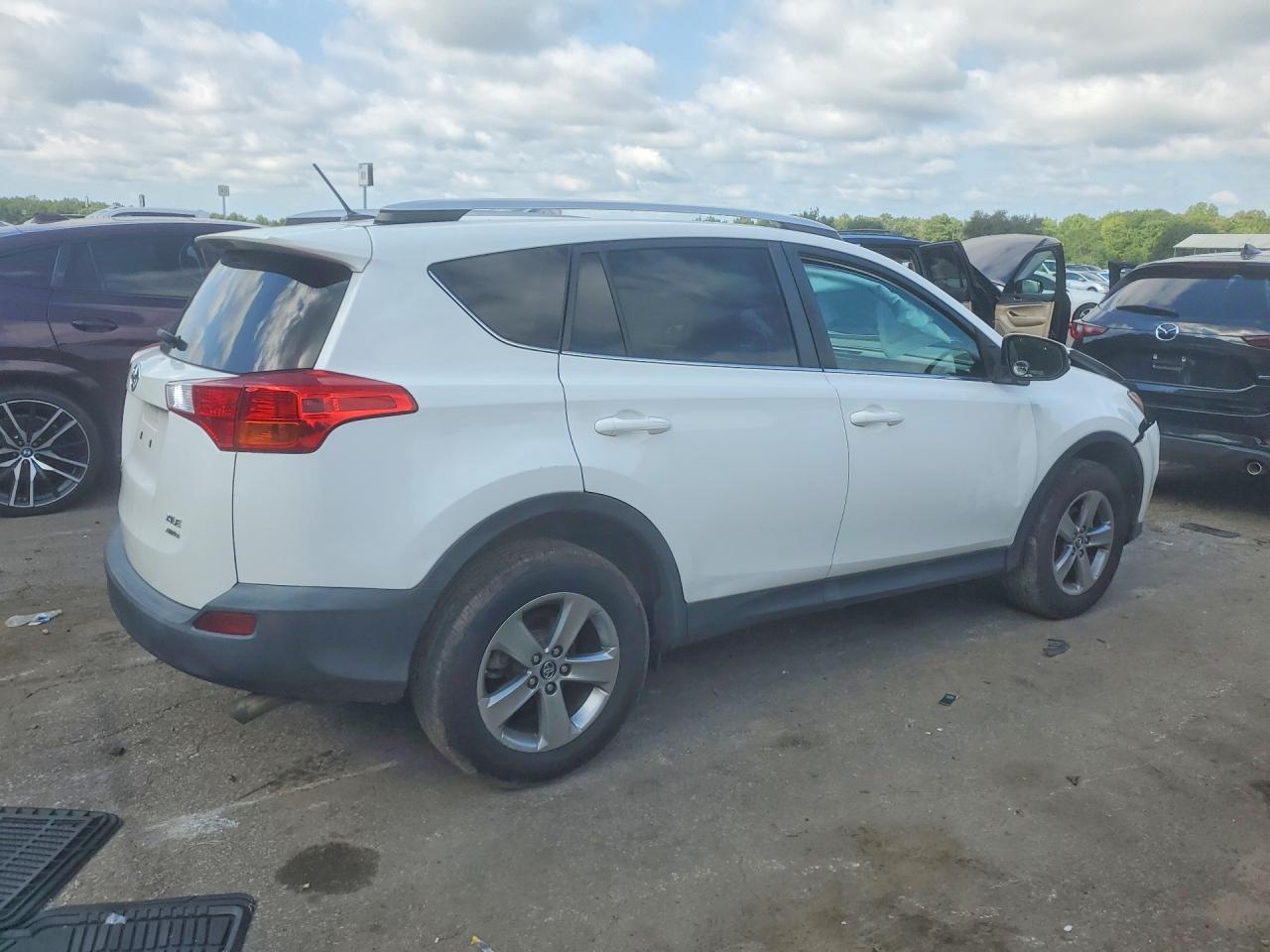 2015 TOYOTA RAV4 XLE — снимка 3