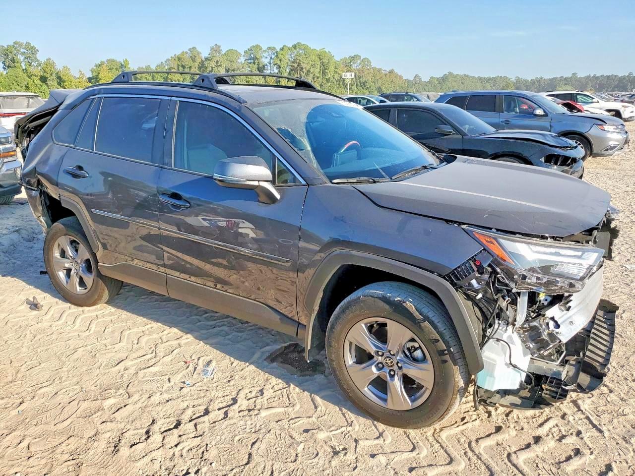 2025 TOYOTA RAV4 XLE — снимка 4