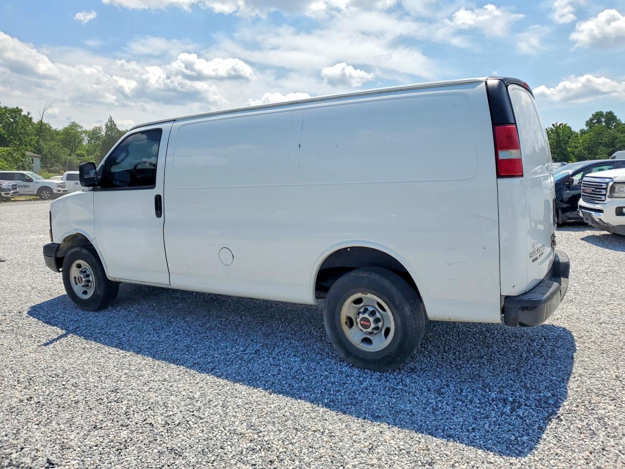 2016 GMC SAVANA G2500 — снимка 2