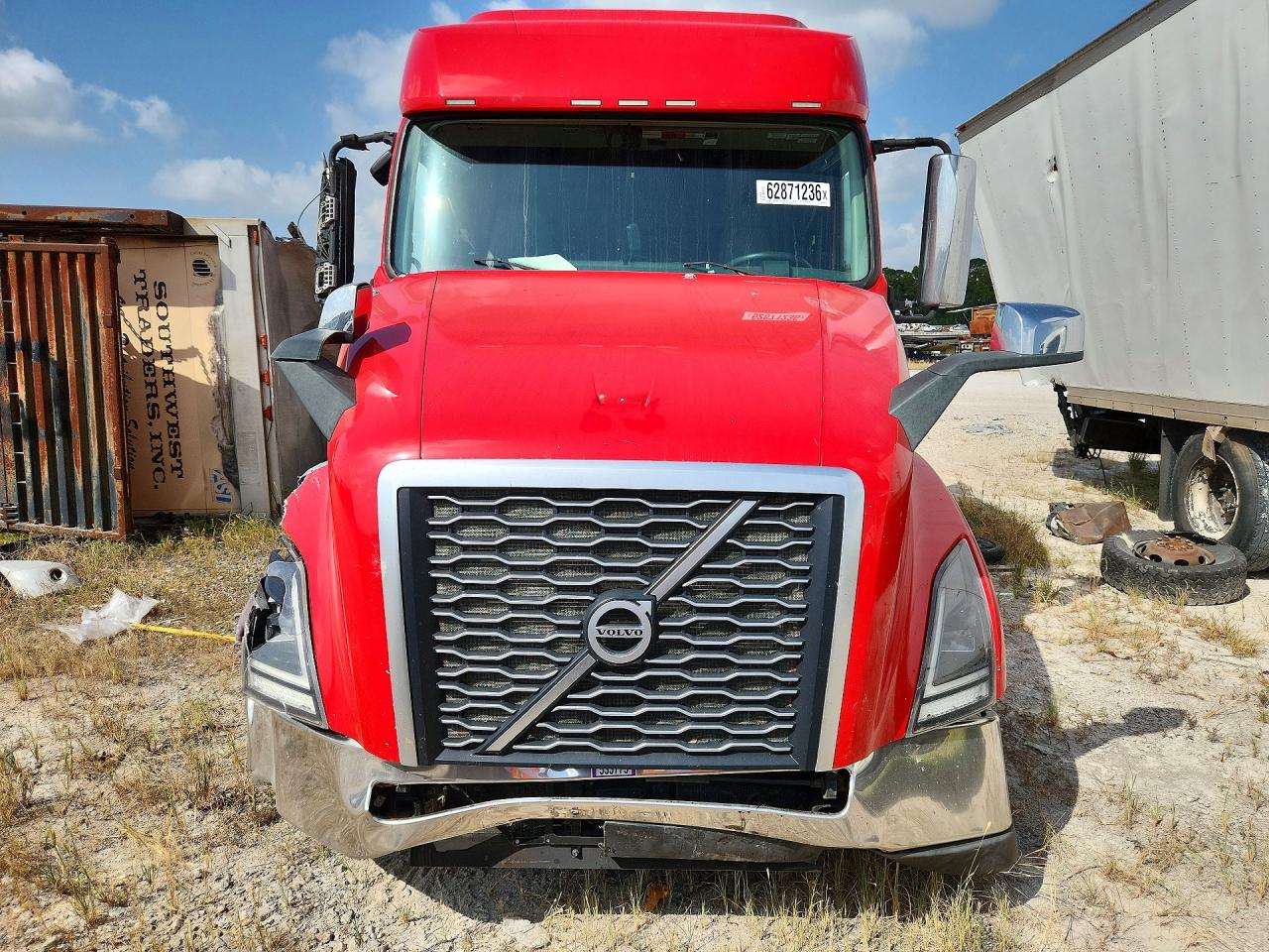 2022 VOLVO VN — photo 5