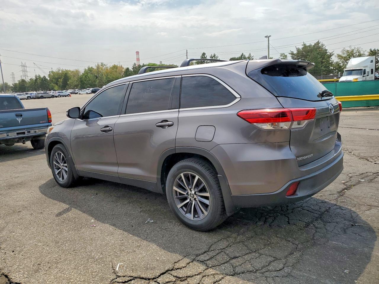 2019 TOYOTA HIGHLANDER XLE — снимка 2