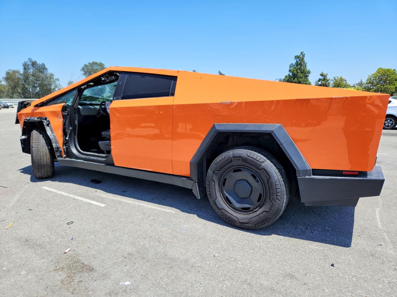 2025 TESLA CYBERTRUCK — снимка 2