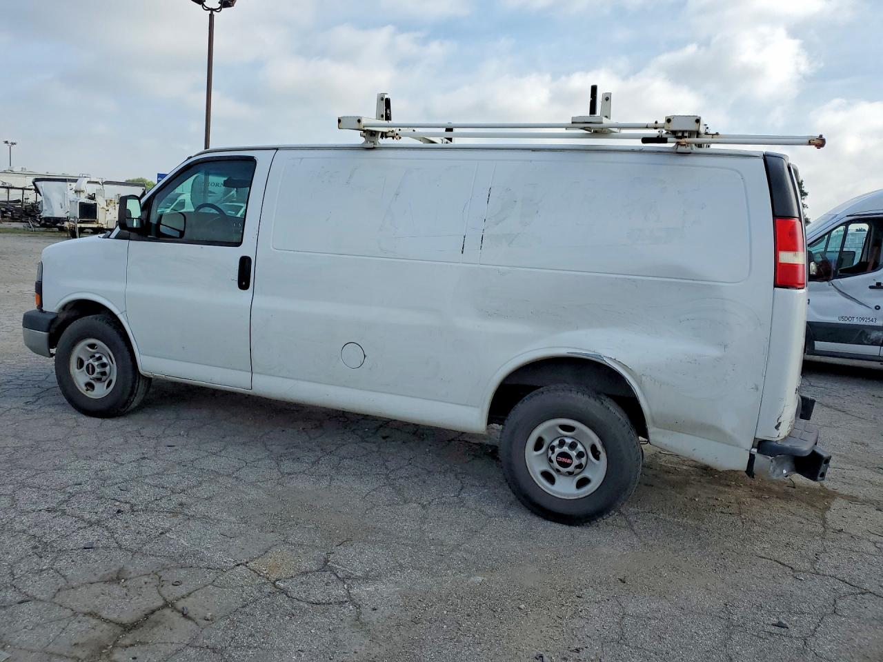 2015 GMC SAVANA G2500 — снимка 2