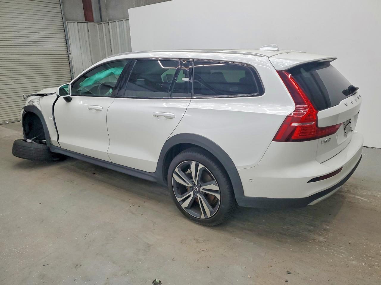 2025 VOLVO V60 CROSS COUNTRY PLUS — снимка 2
