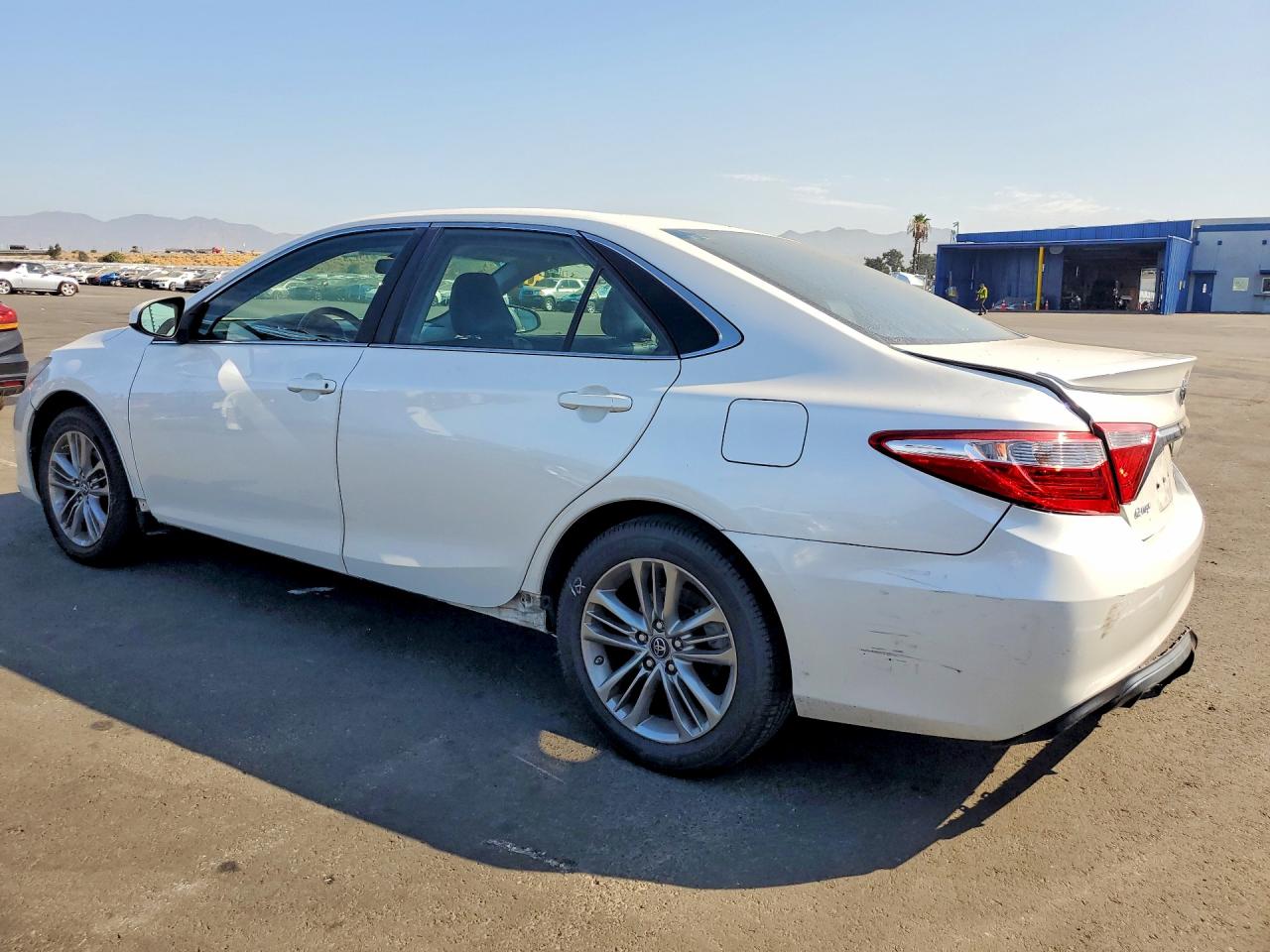 2017 TOYOTA CAMRY SE — снимка 2