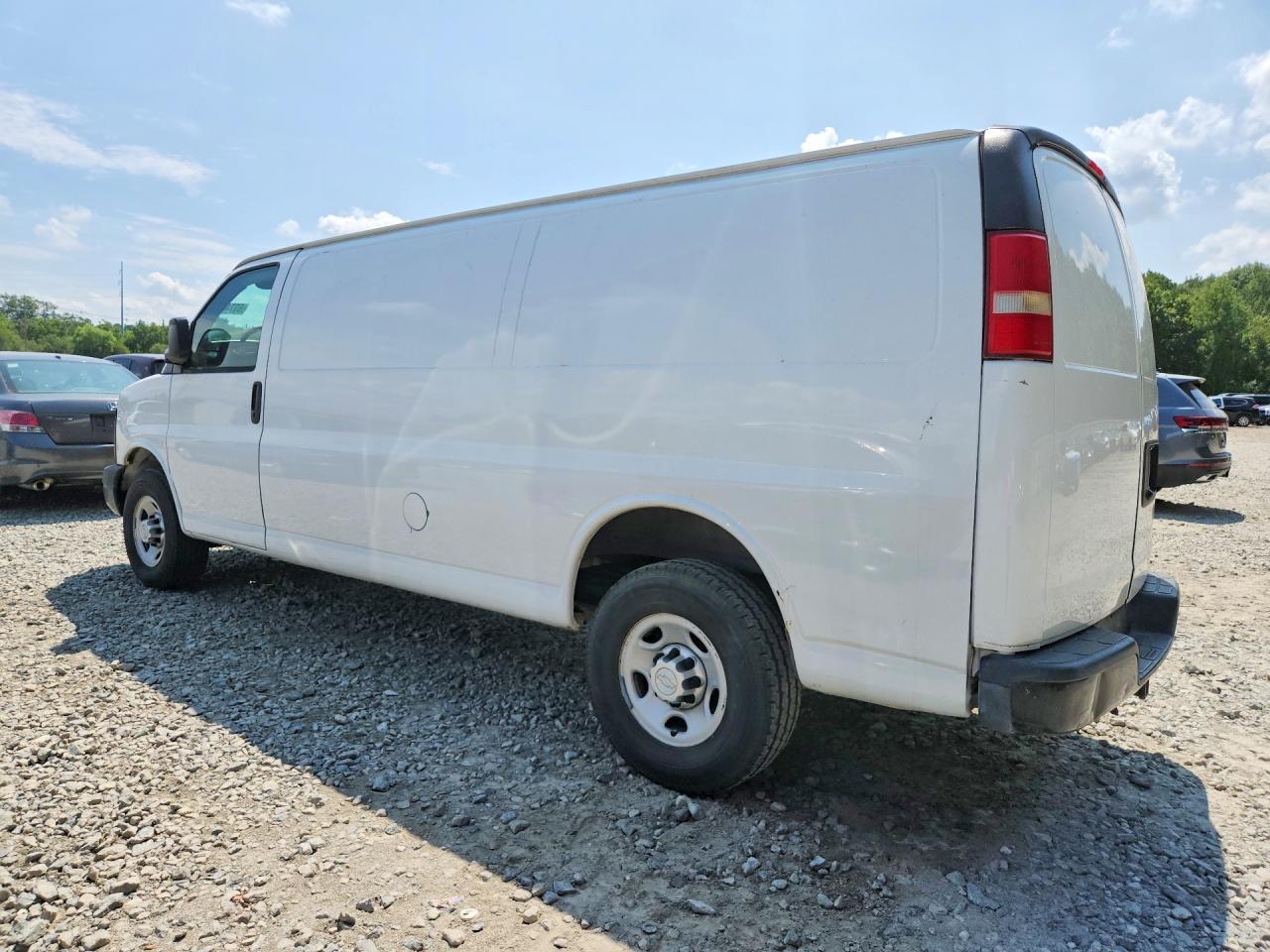 2015 CHEVROLET EXPRESS G3500 — снимка 2