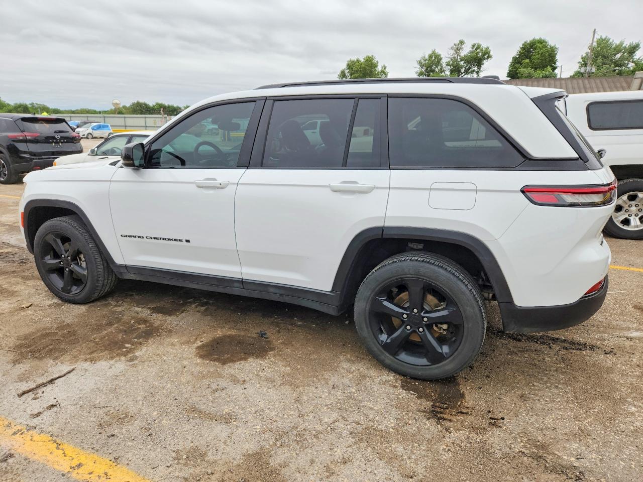 2024 JEEP GRAND CHEROKEE LAREDO — снимка 2