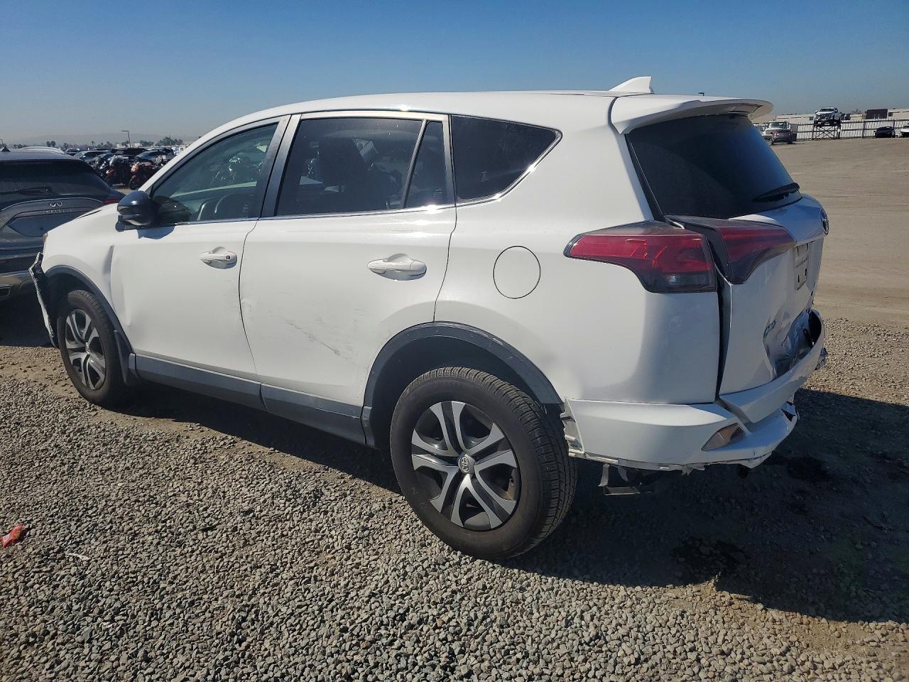2018 TOYOTA RAV4 LE — снимка 2