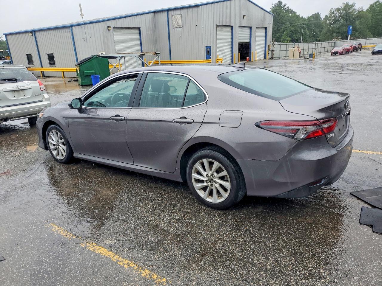 2021 TOYOTA CAMRY LE — снимка 2