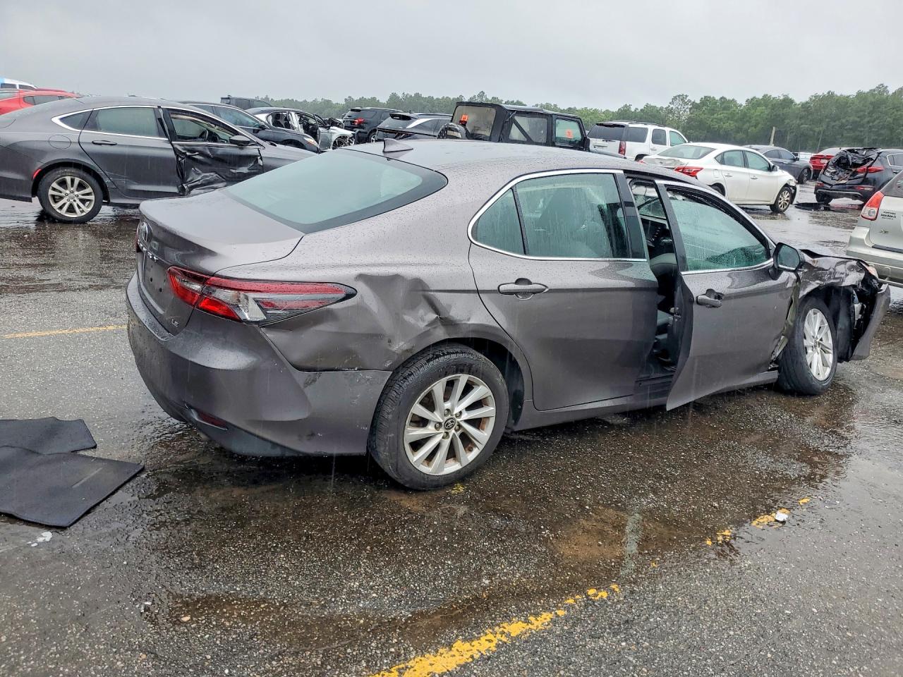 2021 TOYOTA CAMRY LE — снимка 3