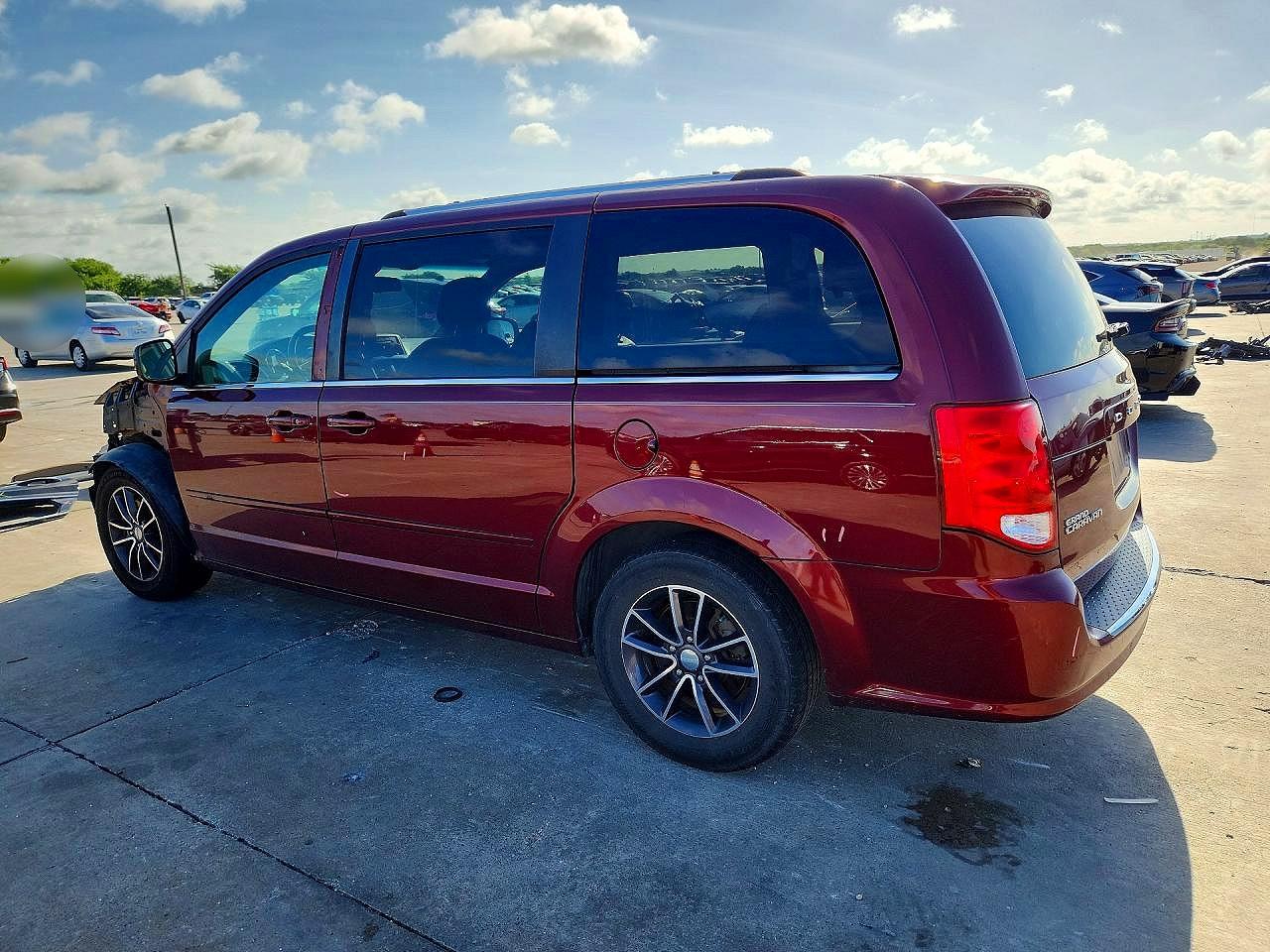 2017 DODGE GRAND CARAVAN SXT — снимка 2