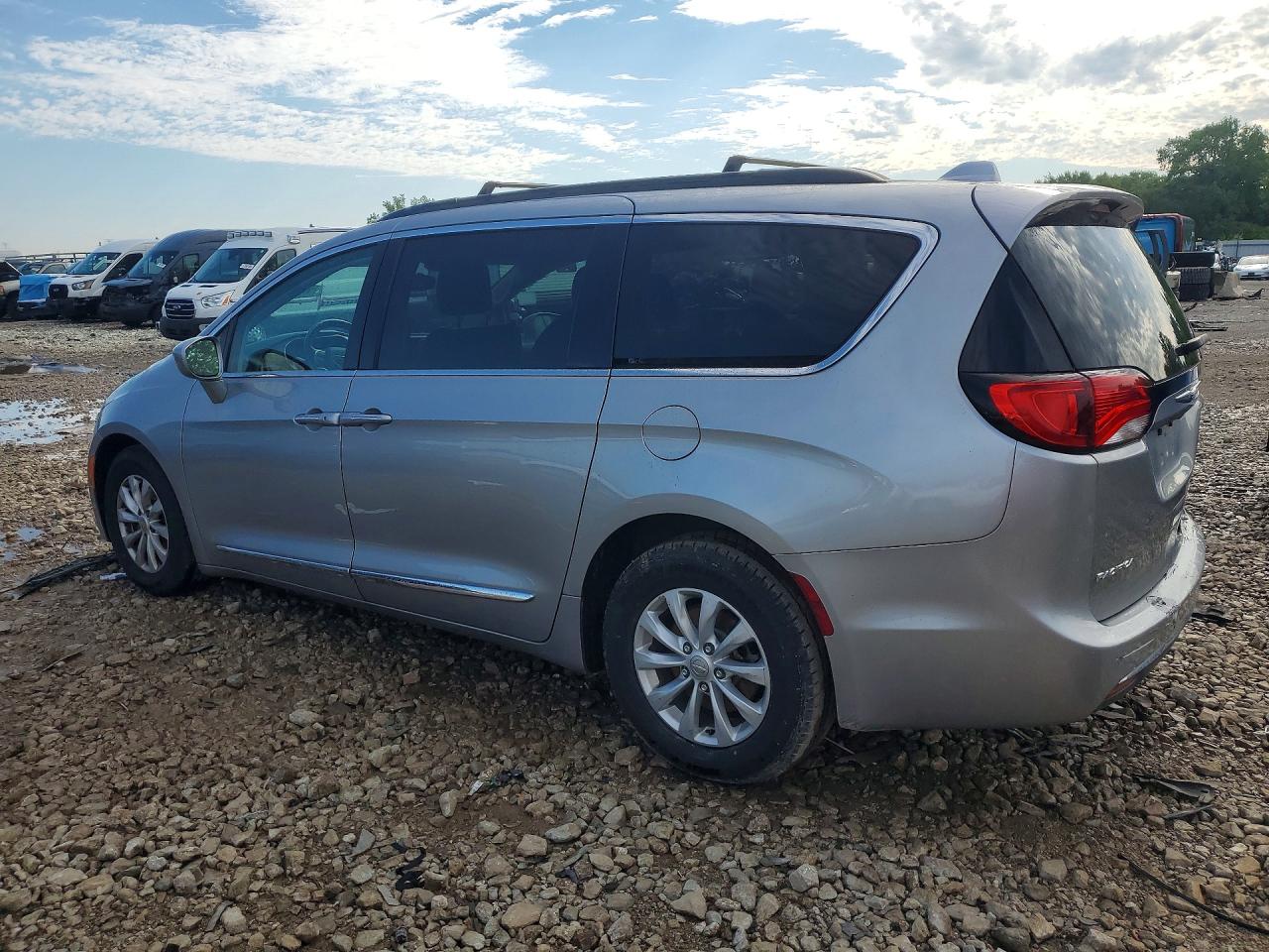 2017 CHRYSLER PACIFICA TOURING L — снимка 2