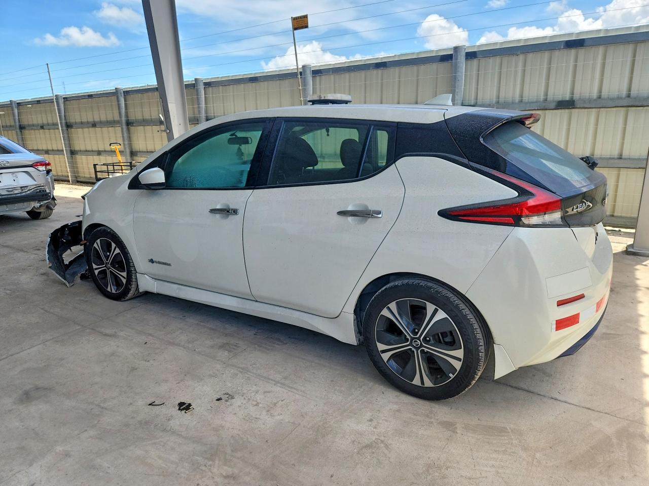 2019 NISSAN LEAF SV — снимка 2