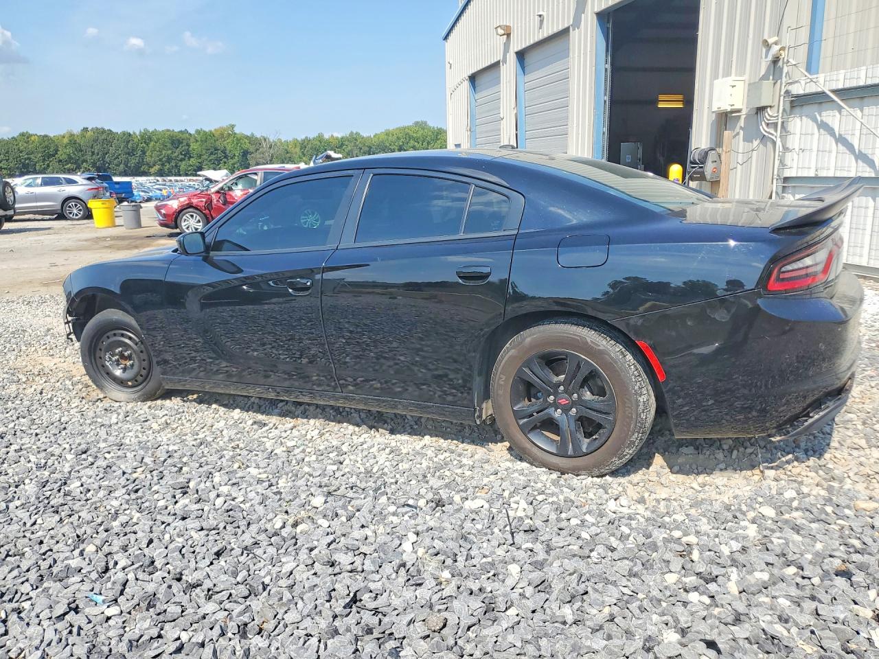 2019 DODGE CHARGER SXT — photo 2