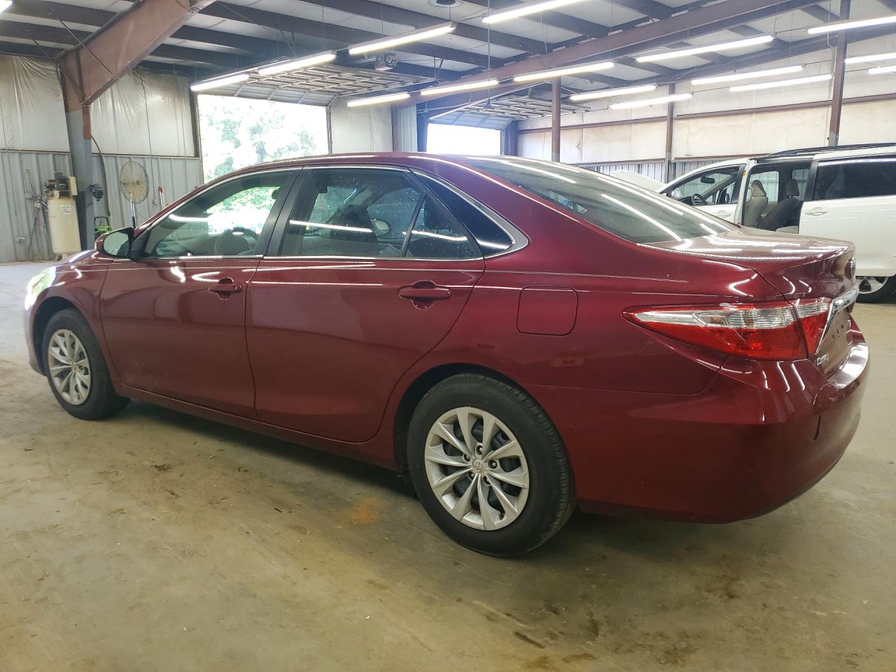 2017 TOYOTA CAMRY LE — снимка 2