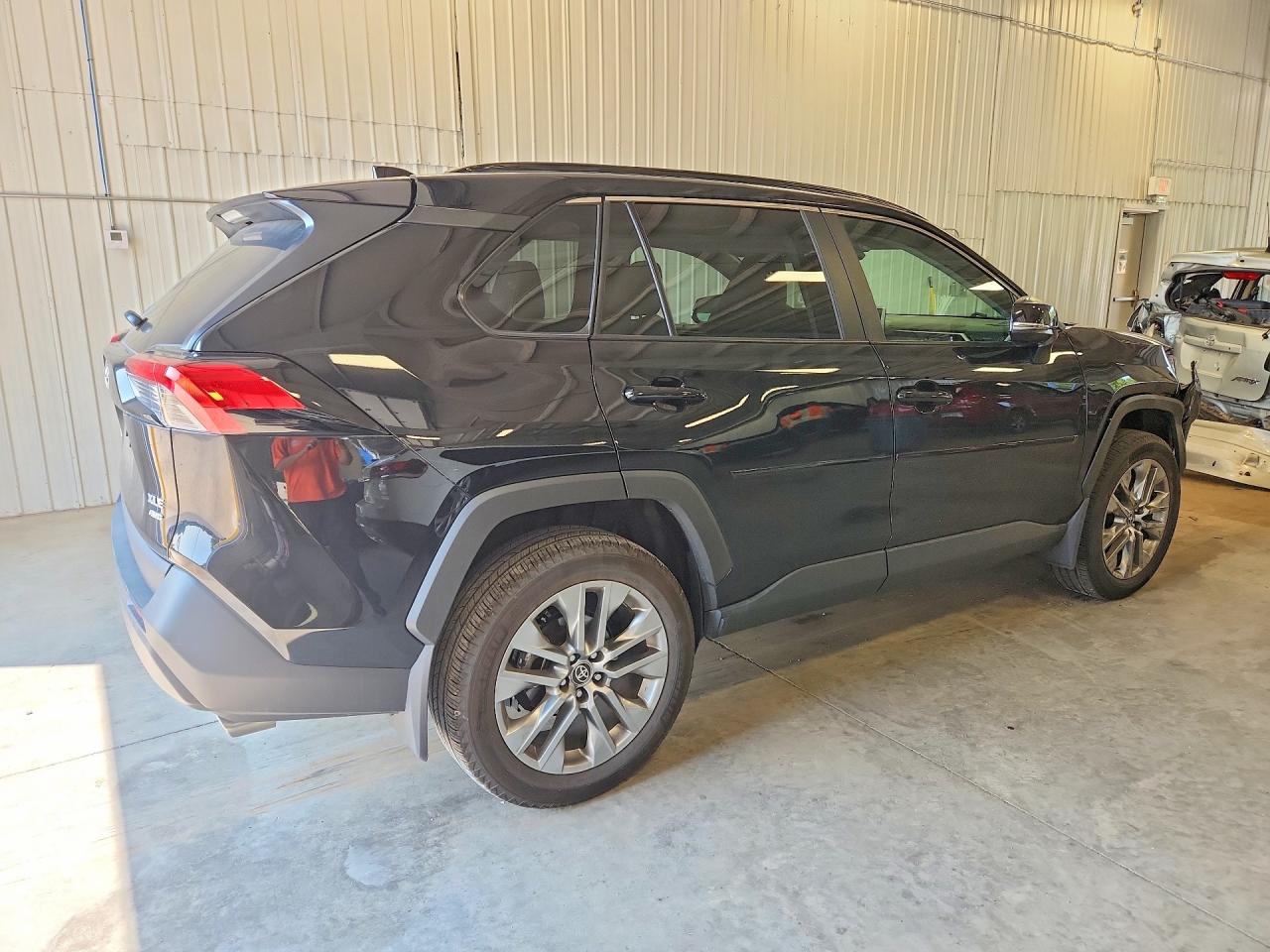 2025 TOYOTA RAV4 XLE PREMIUM — снимка 3