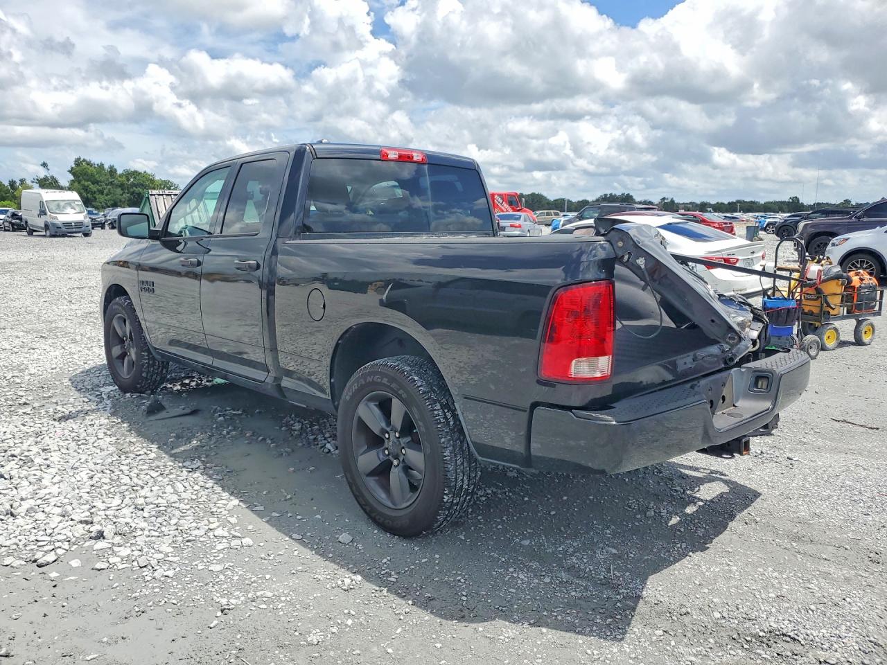 2015 RAM 1500 ST — снимка 2