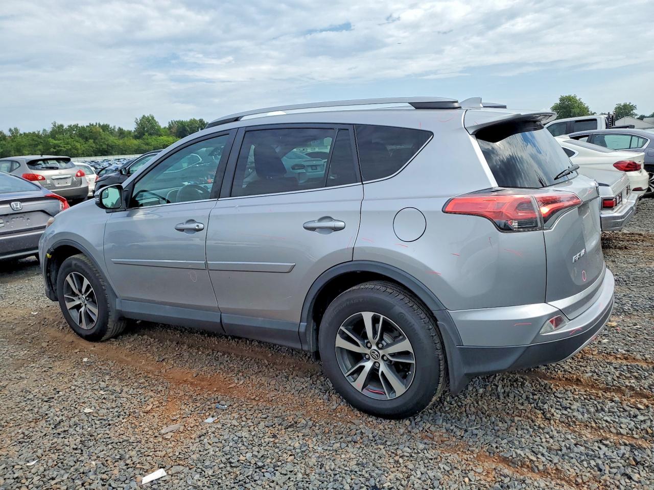 2017 TOYOTA RAV4 XLE — снимка 2