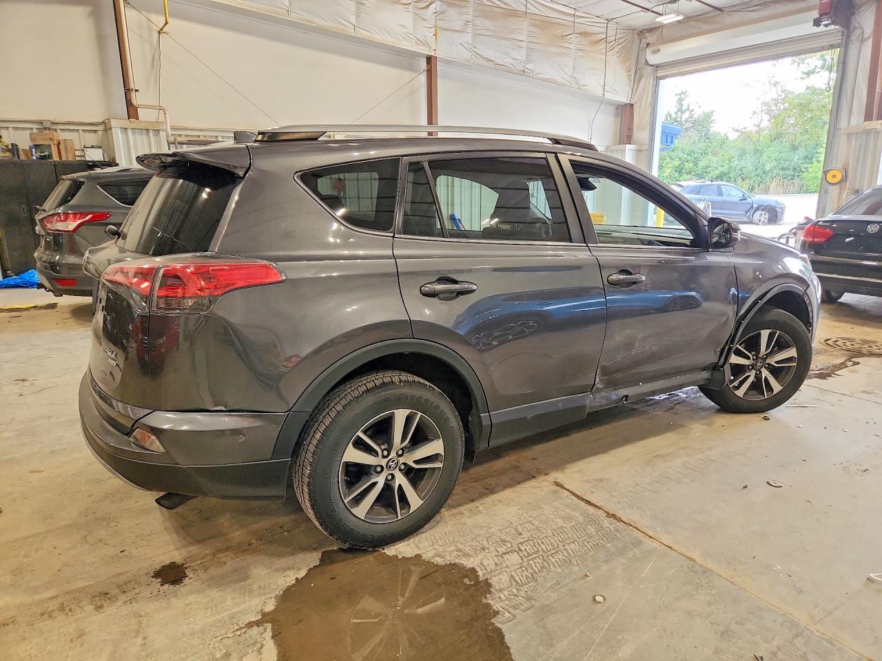 2017 TOYOTA RAV4 XLE — снимка 3