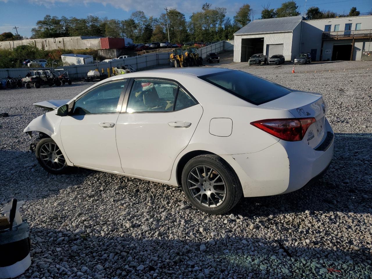 2017 TOYOTA COROLLA L — снимка 2