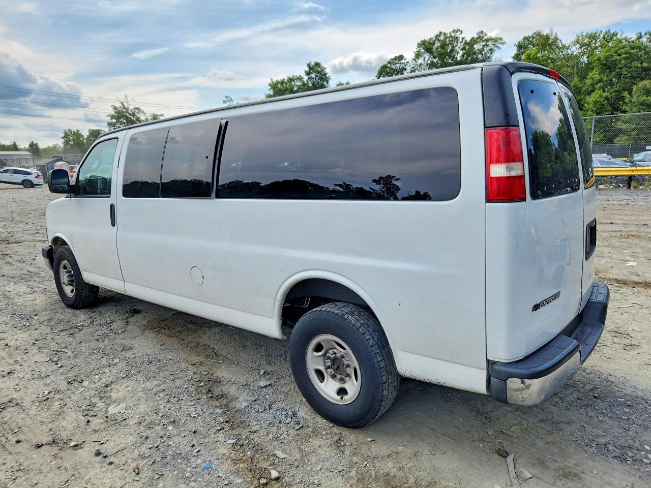2017 CHEVROLET EXPRESS G3500 LT — снимка 2