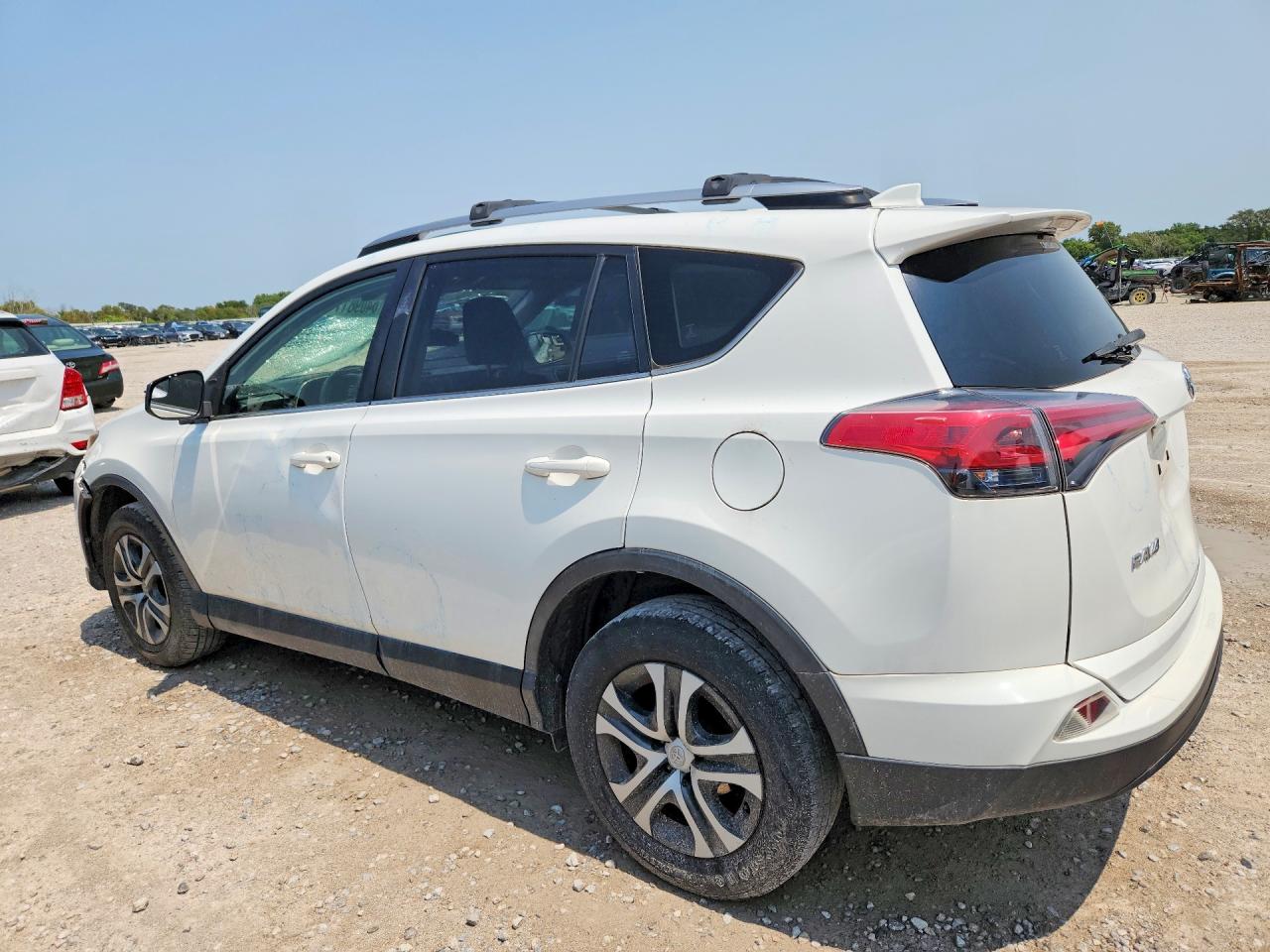 2018 TOYOTA RAV4 LE — снимка 2