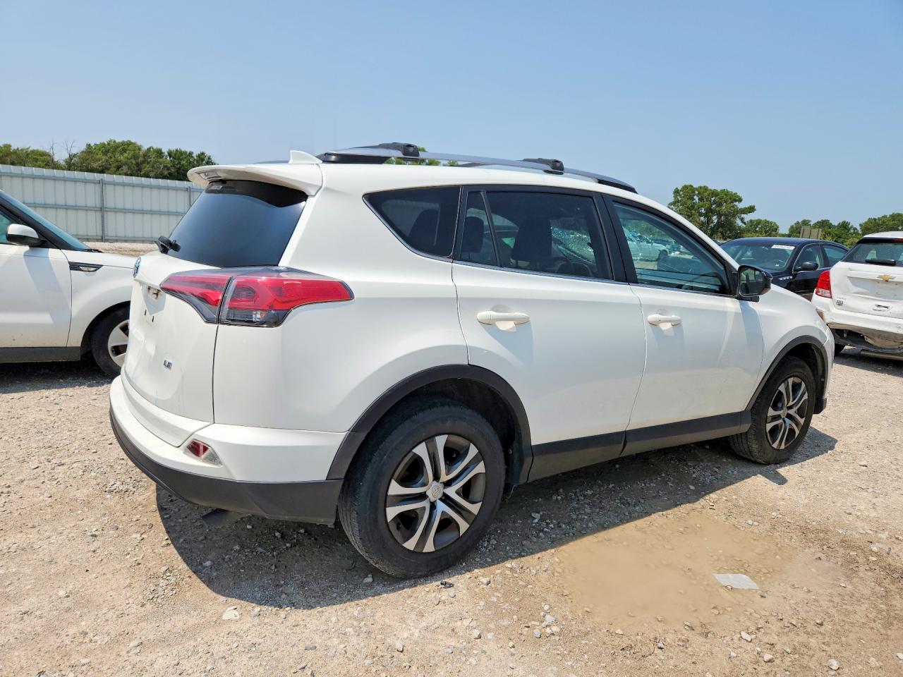 2018 TOYOTA RAV4 LE — снимка 3