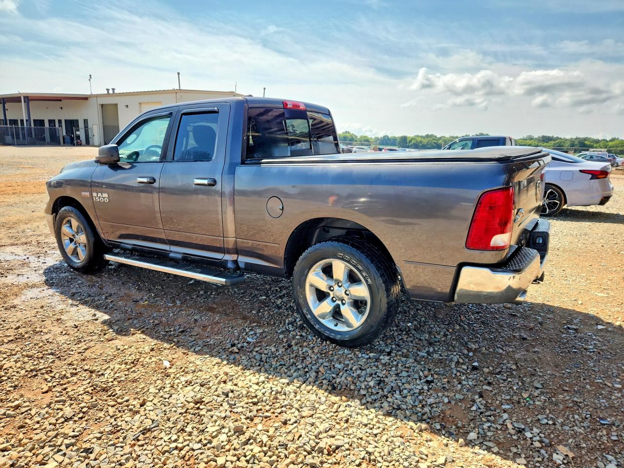 2016 RAM 1500 SLT — снимка 2