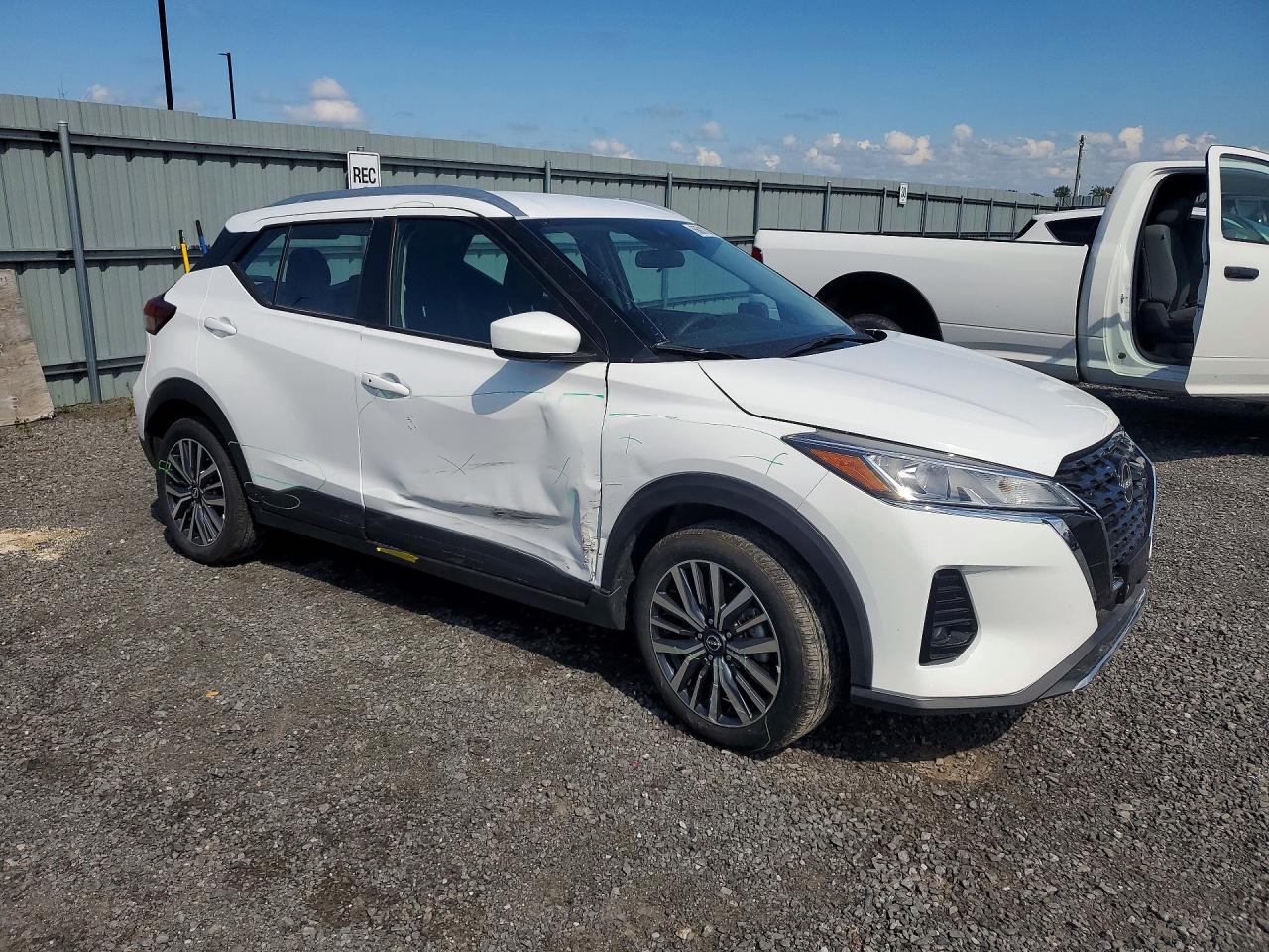 2025 NISSAN KICKS PLAY SV — снимка 4