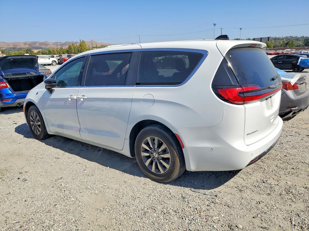 2025 CHRYSLER PACIFICA HYBRID SELECT — снимка 2
