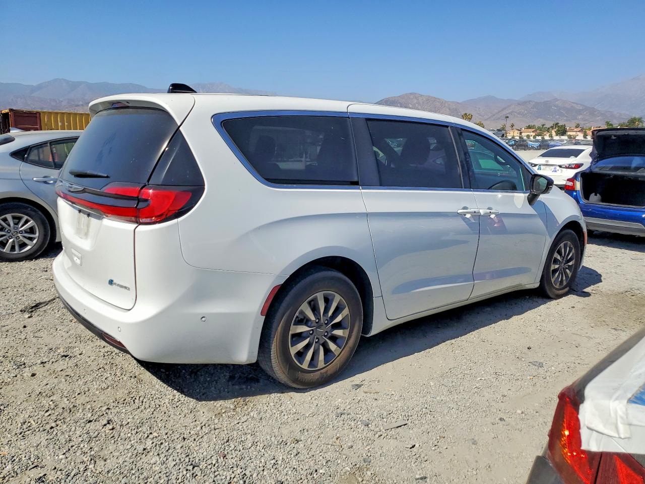 2025 CHRYSLER PACIFICA HYBRID SELECT — снимка 3