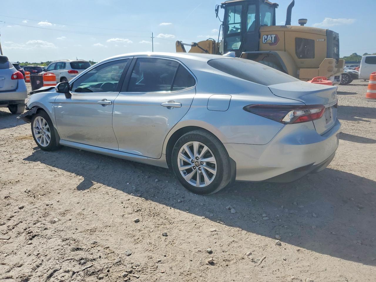 2022 TOYOTA CAMRY LE — снимка 2