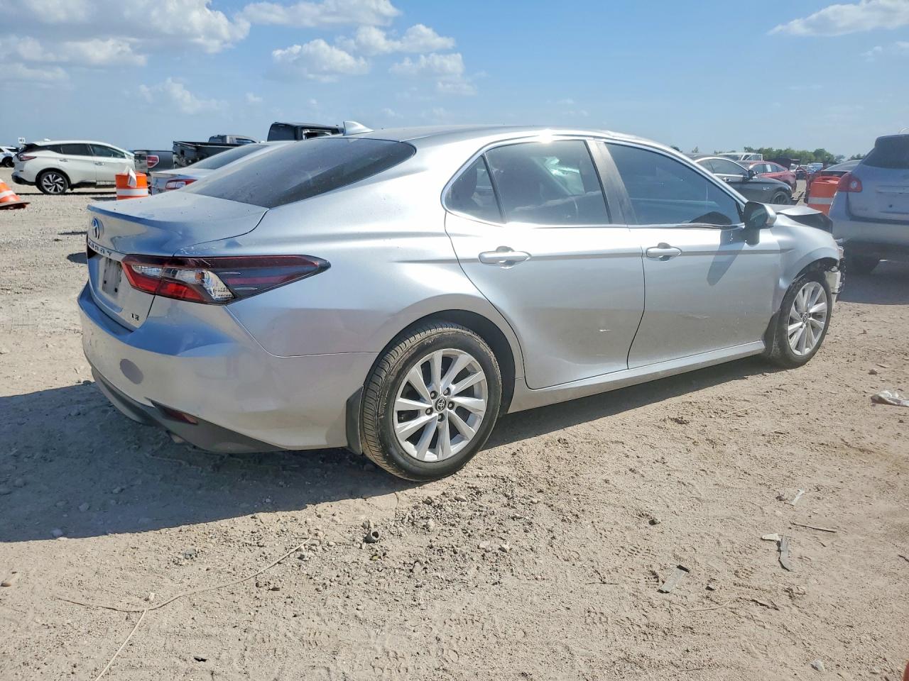 2022 TOYOTA CAMRY LE — снимка 3