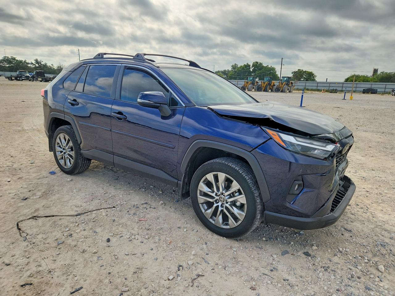 2025 TOYOTA RAV4 XLE PREMIUM — снимка 4